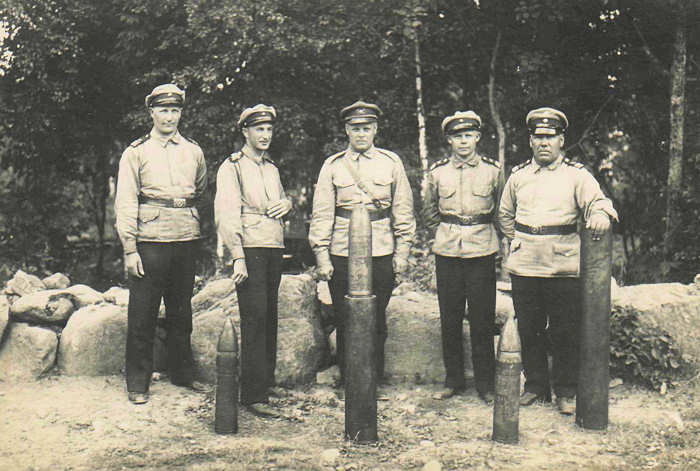 Feodor Peiponen ja sotilaita Kkisalmessa